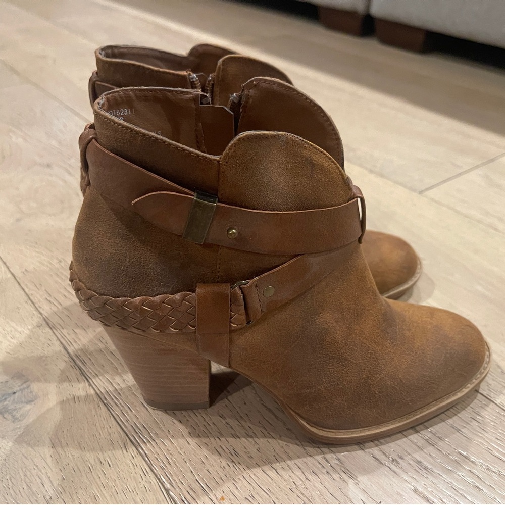 New XOXO western booties